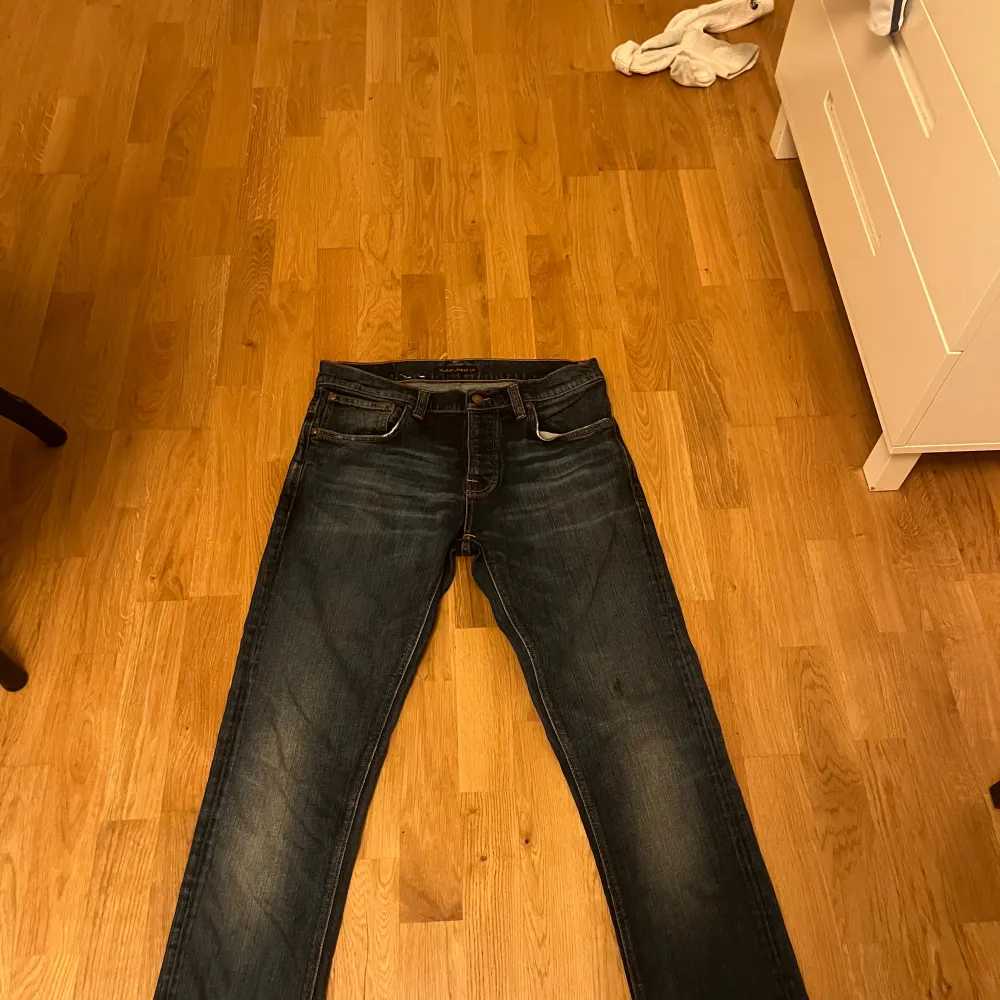 Tja! Riktigt feta nudie jeans till ett skönt pris, storleken sitter tajtare en vad storleken säger så man är medveten om det! 10/10 skick OBS Slim jinzz. Jeans & Byxor.