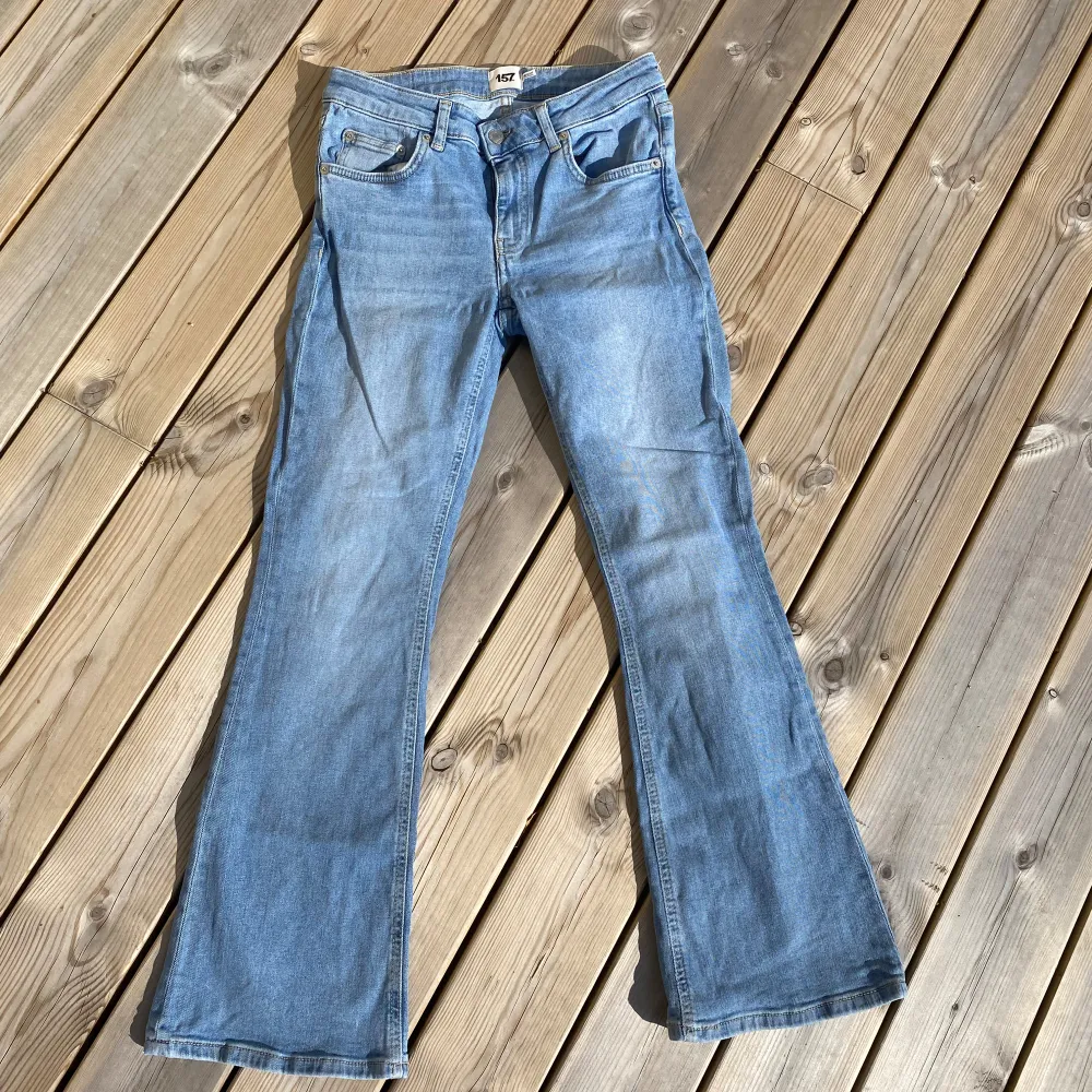 Jeans från lager i storlek s short. Säljer då dom är för korta för mig❤️. Jeans & Byxor.