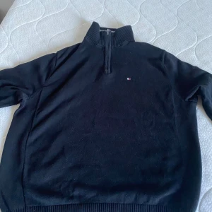 Tommy Hilfiger Zip tröja - Ny Tommy Hilfiger zip tröja i perfekt skick använd Max 2 gånger 