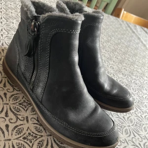 Skor - Som nya, bra skick och bekväma skor. Storlek 37