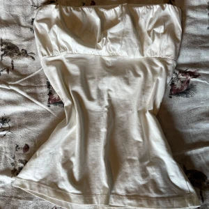 Tube top - Jättesöt vit tubetopp från gina, helt ny!!! 