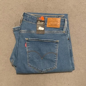 Levis jeans  - Levis jeans | 34/32 | Modell High-Rise Bootcut | Oanvända 10/10 | Hör av dig vid frågor! 