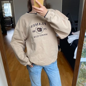 Cool vintage hoodie - En oversize och väldigt mysig hoodie med fleecematerial :) 