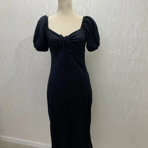 ”Milkmaid” klänning - Klänning från GinaTricot. 