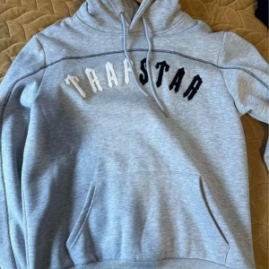 Trapstar  - Trapstar hoodie helt ny storlek Xl kan passa L 