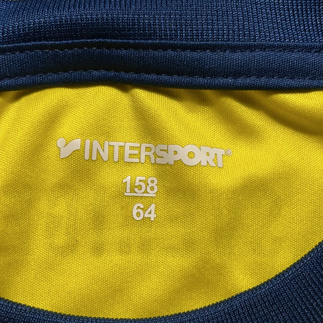 Gul fotbollströja från Intersport - 91