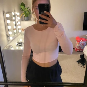 Tröja - Rosa tröja. Köparen står för frakten, hör av er vid frågor!