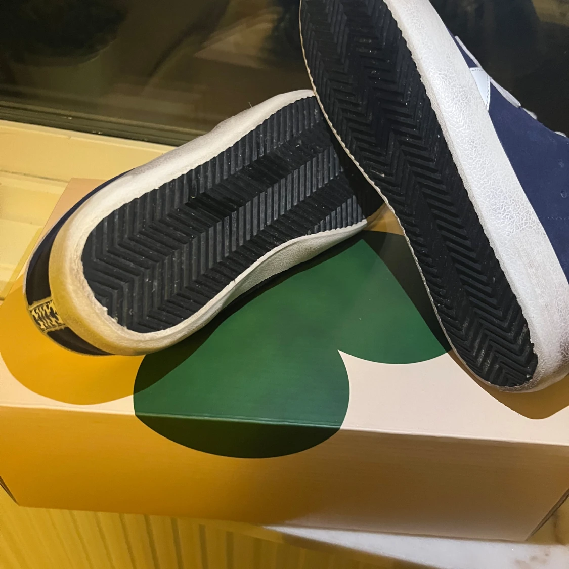 Mörkblå skor från the gallerist  - 90