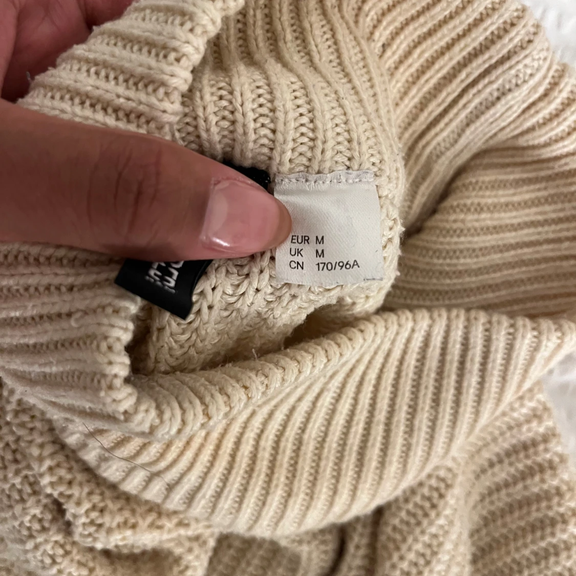 Beige stickad tröja  - 92