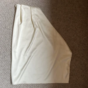 Den är från Zara storlek m❤️ - En jätte fin siden blus som skulle vara jätte fin på en middag med kompisar 🥰🥰🥰