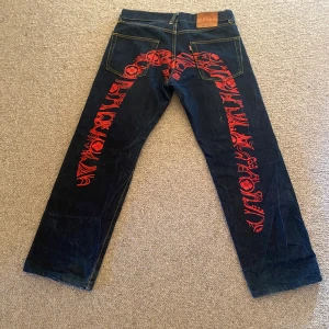 Evisu jeans - Säljer dessa RIKTIGA evisu jeans i size 32. Dom e försmå på mig och jag är 185 cm. Skicka gärna DM om mer info. 10/10 skick