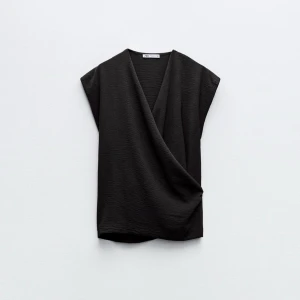 Zara topp - Helt ny oanvänd topp från zara. Lappen är kvar. Skriv om ni har funderingar💞💞