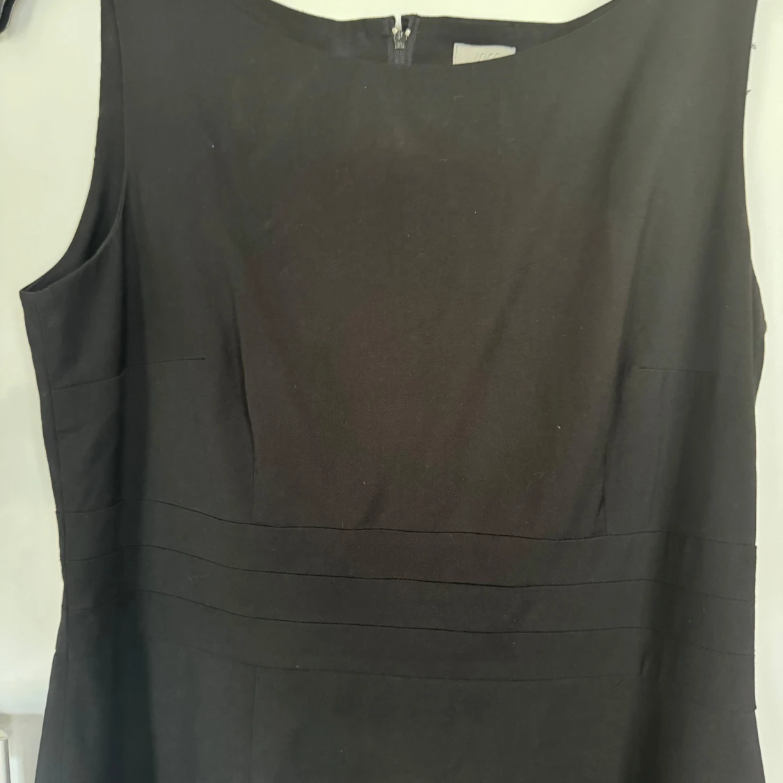 Svart fodralklänning  - 90