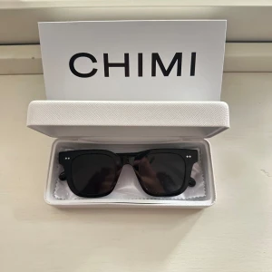 Chimi 004 - Svarta i toppskick, använda 2 gånger. Nypris 1350kr. Mitt pris 500kr.