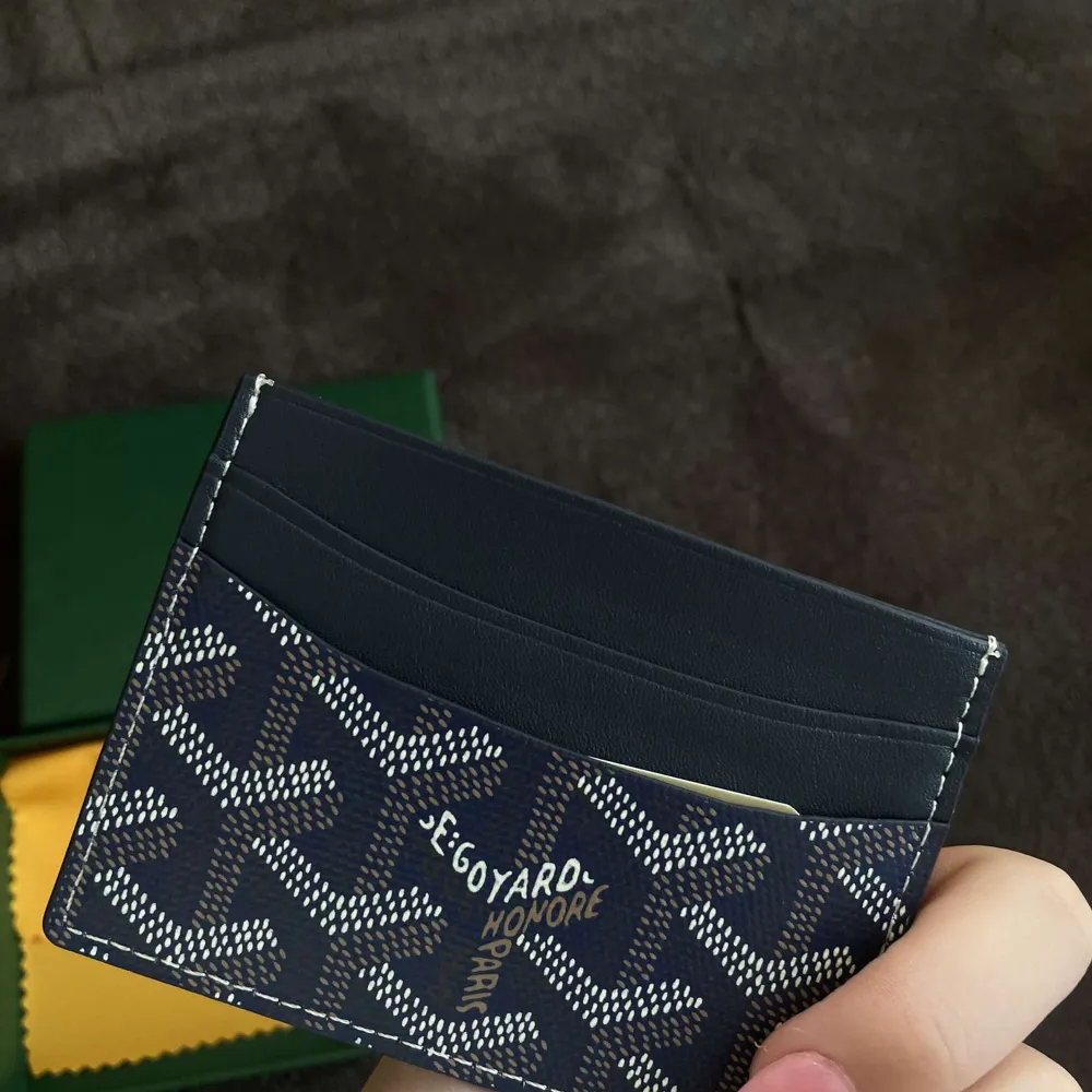 Goyard cardholder🌟 Med box och tags👌🏼 Mörkblå🌊 Skickas samma dag🌟. Accessoarer.