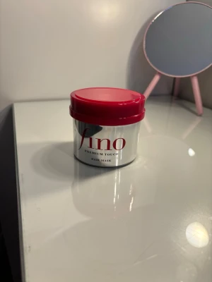 Fino Premium Touch hårinpackning - Säljer min Fino Premium Touch Hair Mask då den inte fungerade på mitt hår, endast använd 1 gång (se sista bilden). Köpt på normal🥰