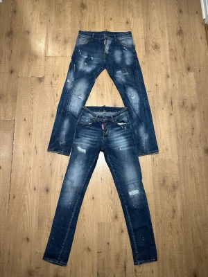 Dsquared2 blå jeans  - Har några par dsq2 / dsquared2 jeans till salu. I mycket fint skick.  Storlek 46. Köper man flera får man ytterligare rabatt.  Priset är per styck.                       Nedre jeansen sålda