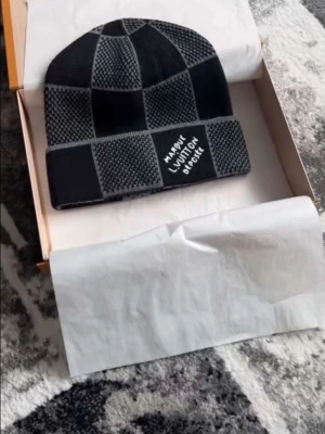 Mössa svart grå - Fin mössa