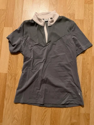 Ridtröjor S/M - Långärmad 150kr kortärmad 80kr