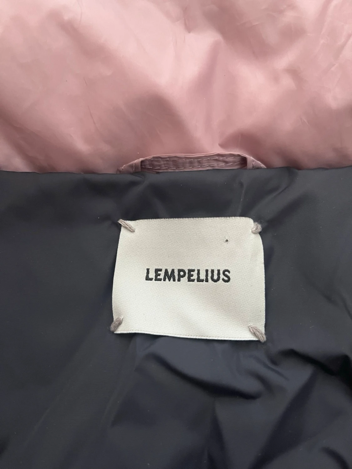 Ljuslila/ rosa pufferjacka med stor krage - 2