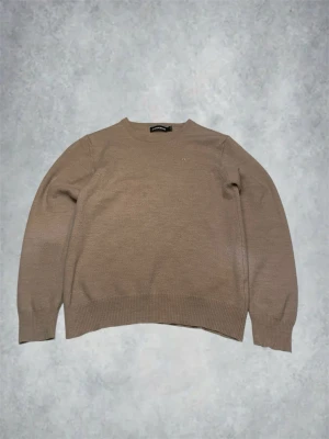 J.Lindeberg tröja ”merinoull” - J.linberg tröja | färg: begie | material: merinoull | finns ett litet hål i armhålan, men inget som syns | mvh MD closet⚜️