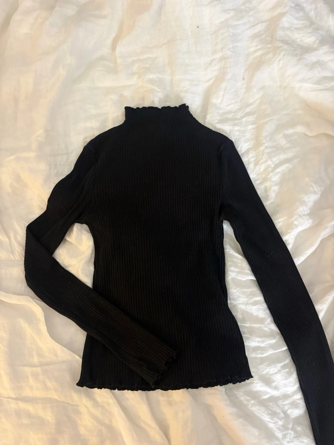 Svart ribbad polotopp från H&M