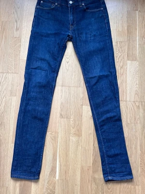 Acne studios - Tvärfeta acne studio jeans som sitter slimfit. Inga större defekter. Vid minsta fråga eller fundering är det bara att höra av sig👑(pris kan diskuteras💸)