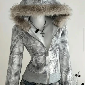 Vintage y2k stil hoodie med fuskpäls - Y2K stil grå zip-up hoodie med mjuk fuskpäls. Storlek S