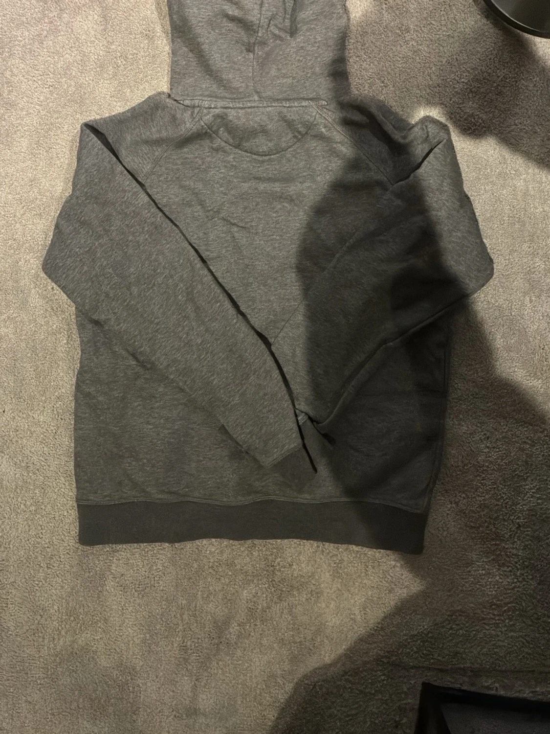 Grå hoodie från Gant med emblem - 1