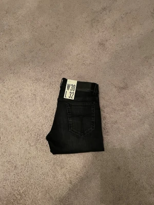 Tiger of sweden jeans  - Säljer dessa helt nya Tiger of sweden jeans! Storlek 30w 32 l! Nypris 1699! Modell slim! 