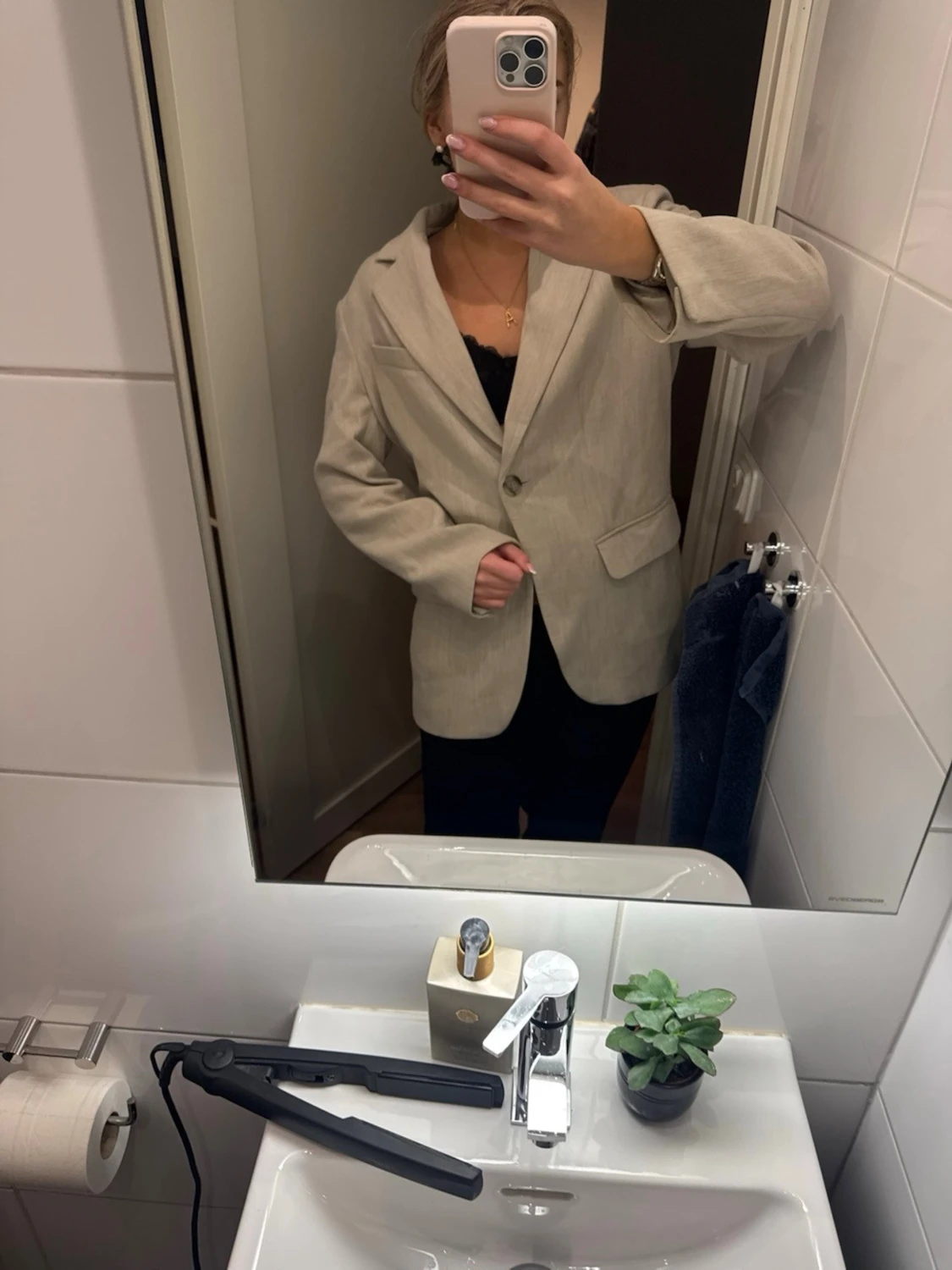 Beige kavaj med knappar