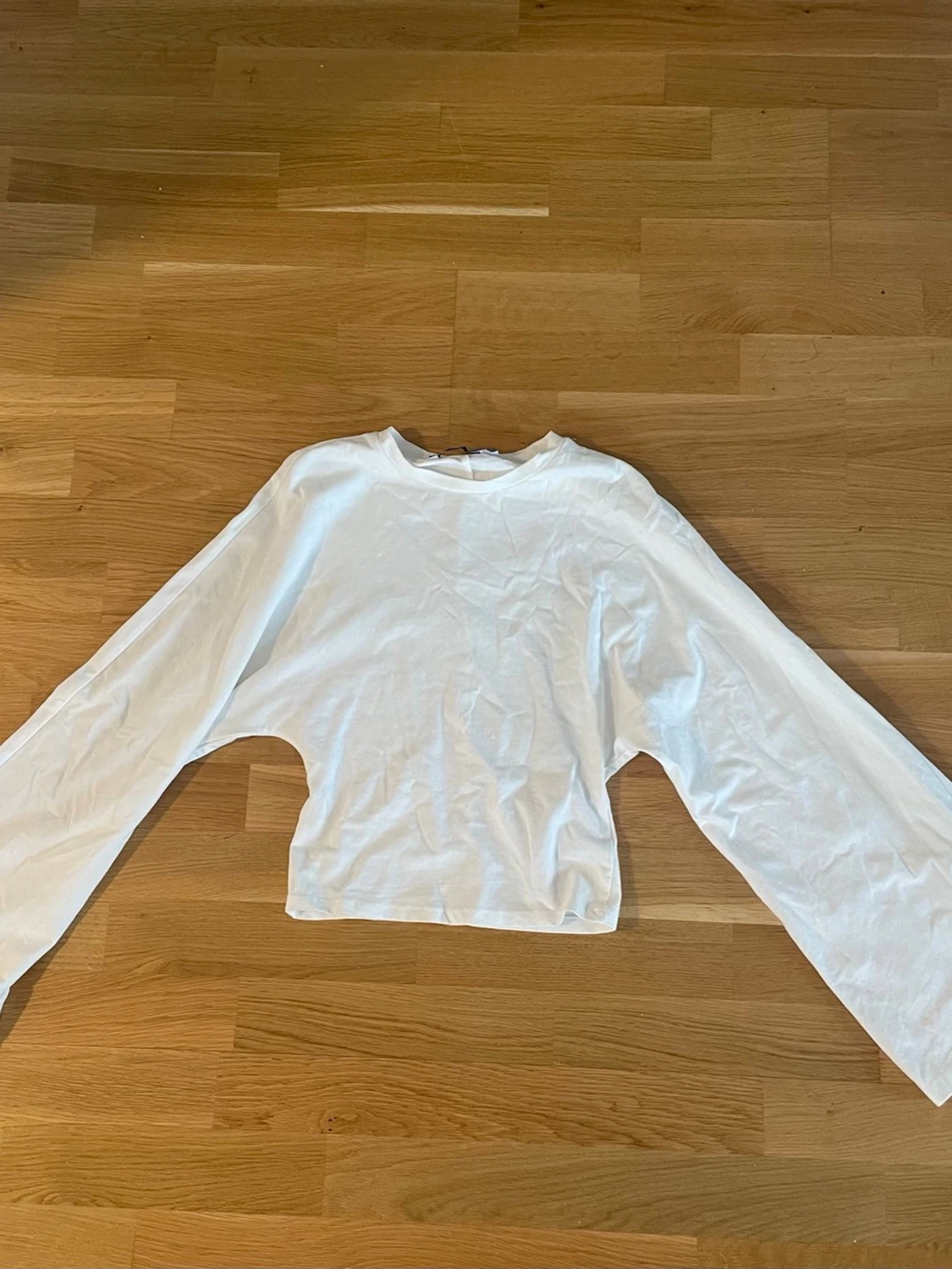 Vit croppad långärmad topp