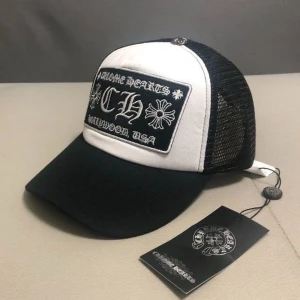 Chrome hearts keps svart vit - Tjena!! Säljer nu min chromeheart keps i svart o vit färg. Kepsen är helt ny med lappen kvar!!🙌🙌