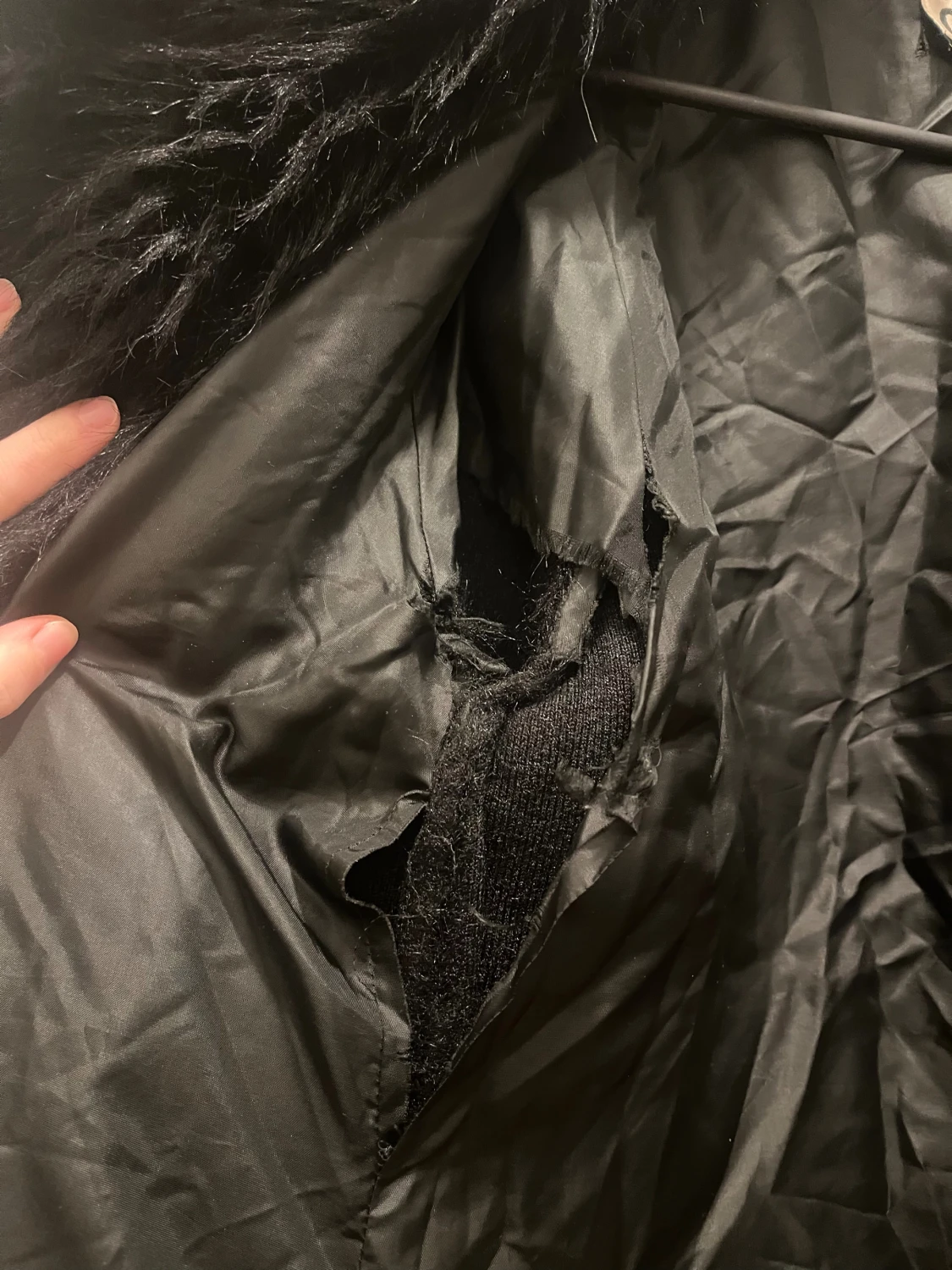 Svart pälsjacka från OuiSet - 4