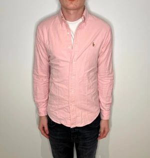Ralph lauren skjorta - 8,5/10 | finns en liten defekt (kolla sista bild)