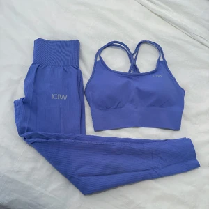 ICIW set💜 - Fint och bekvämt! Det är deras Ribbed define seamless. XS både topp och byxor! 💜