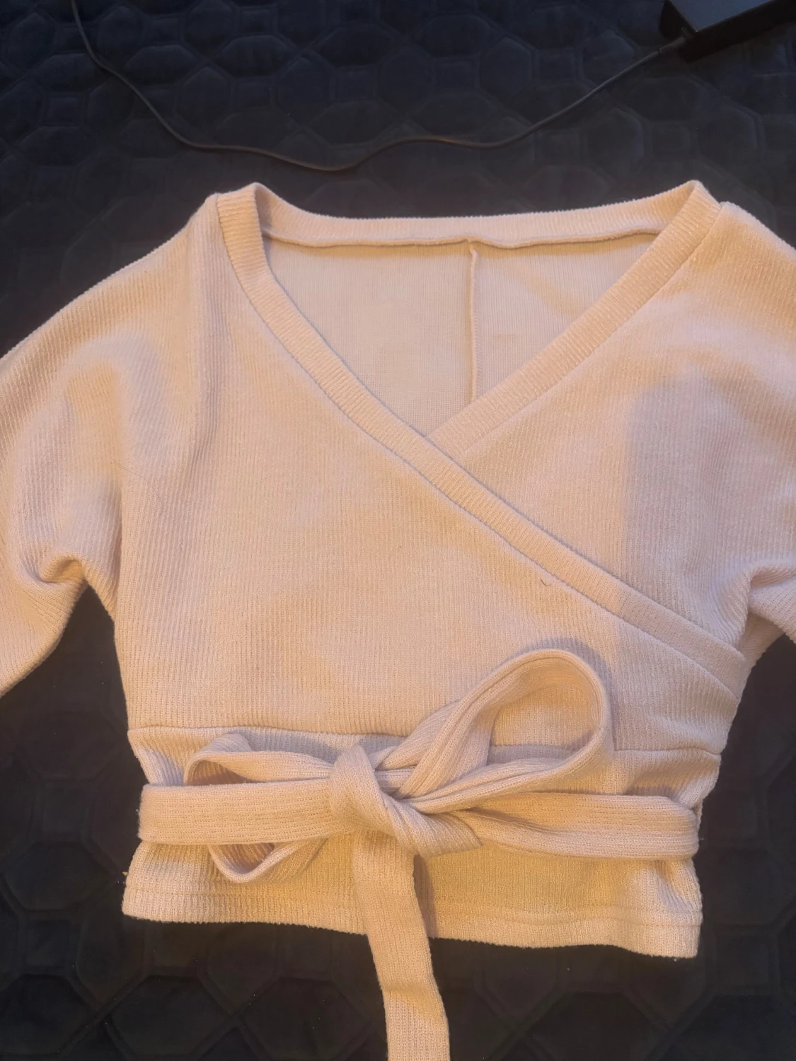 Beige omlottopp med knytband - 1