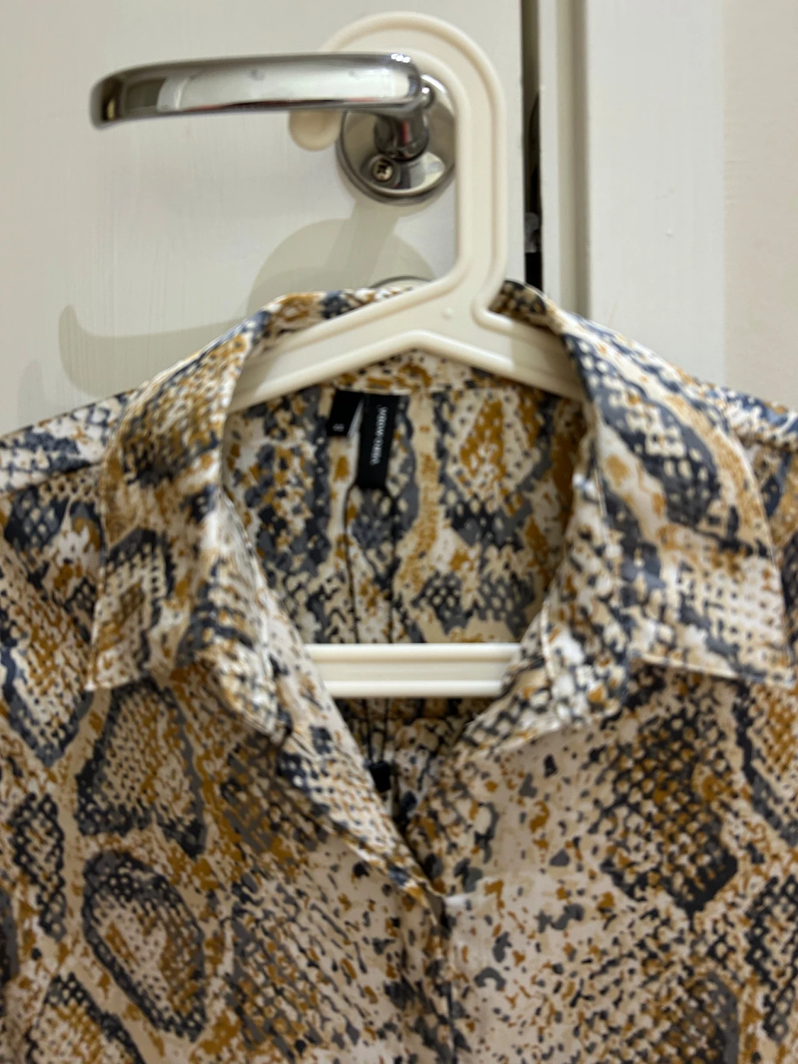  Ny Ormskinnsmönstrad skjorta från Zara  - 1