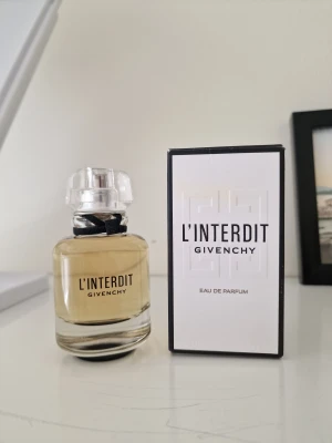 Givenchy L'Interdit parfym 50 ml - Givenchy L' Interdit parfym 50 ml från början, använd endast få gånger, som ny! Köpt på Notino Förvaras mörkt och svalt