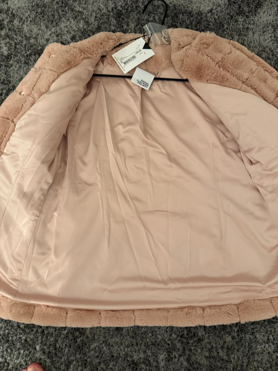 Ljusrosa pälsjacka från Visual Clothing Project - 1