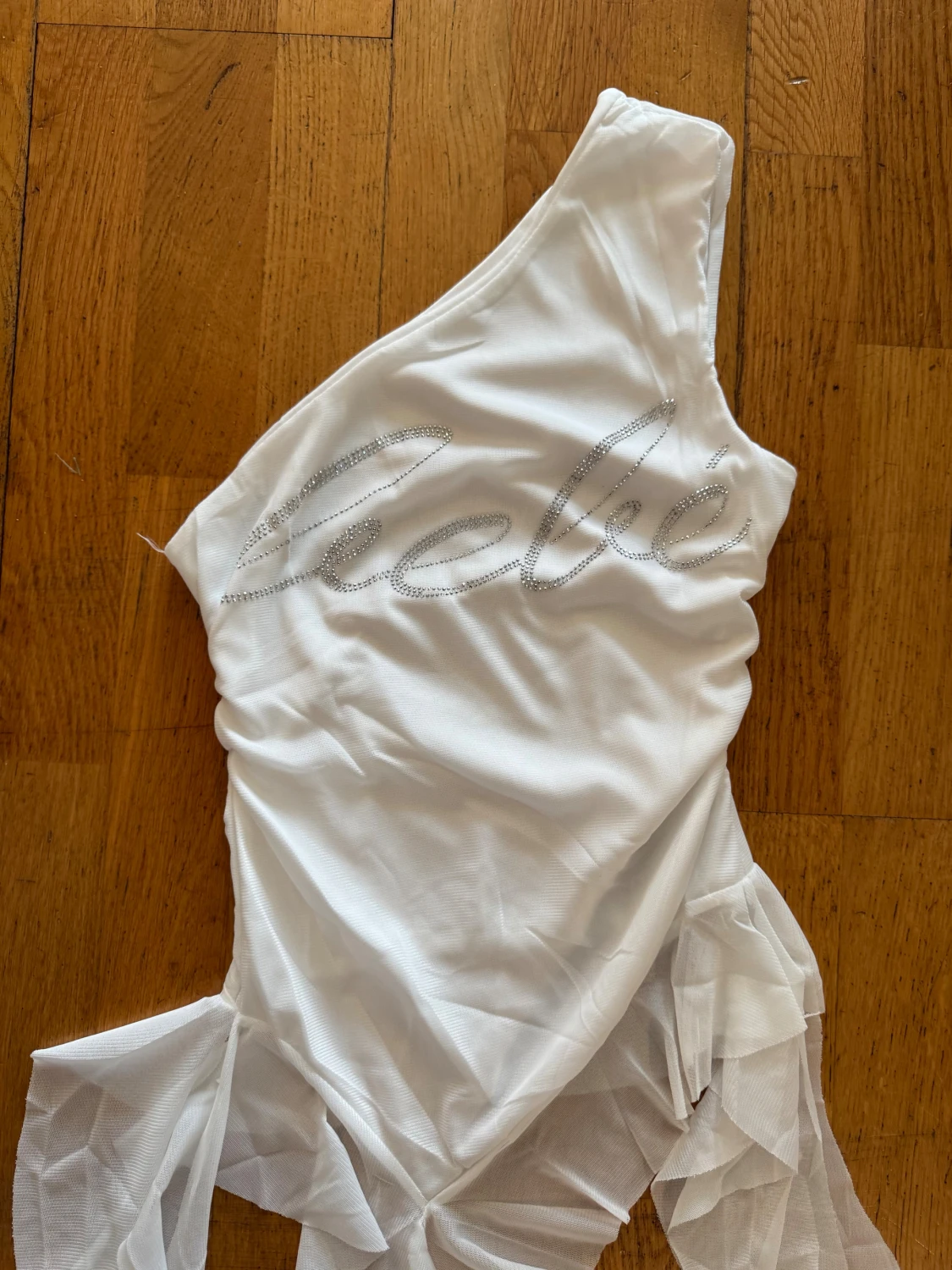 Vit asymmetrisk klänning från Bebe M - 2