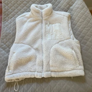 Snygg väst - Snygg väst i storlek S ifrån h&m 