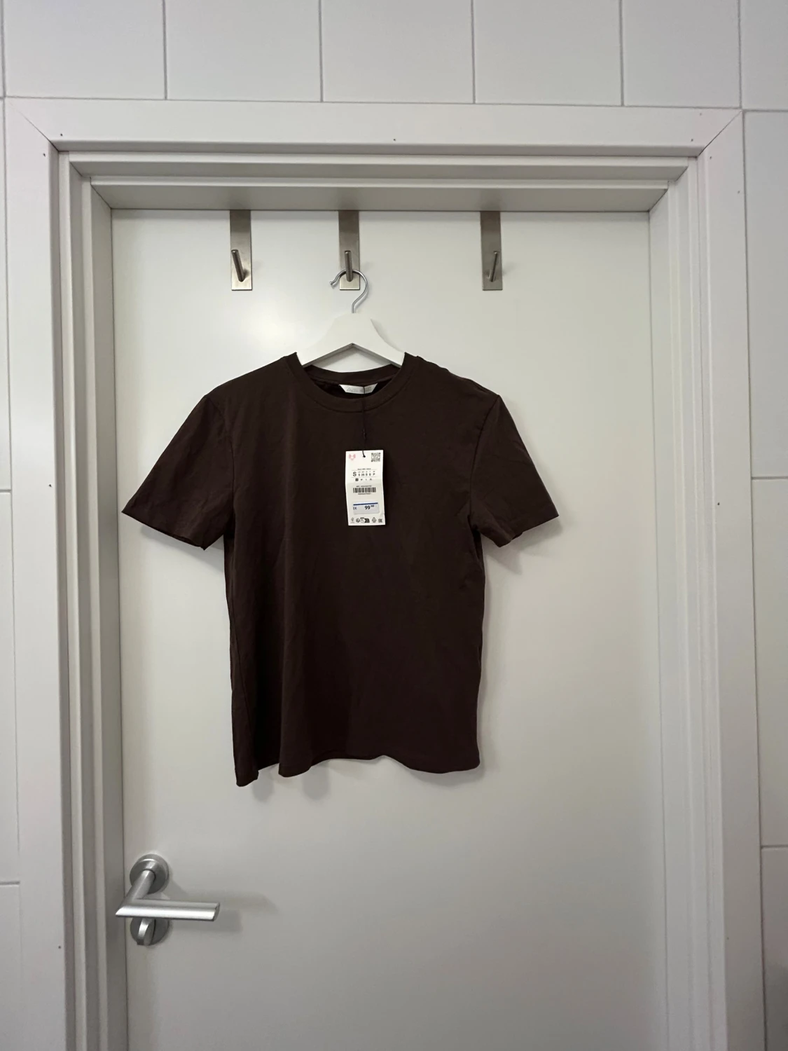 Boxig brun T-shirt från Zara
