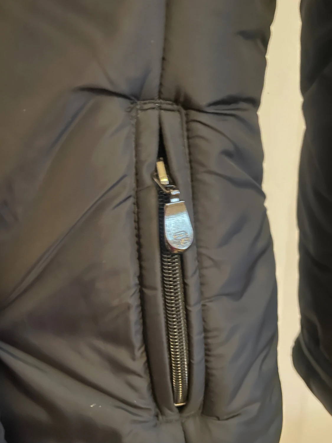 Svart pufferjacka från Renato Balestra - 2