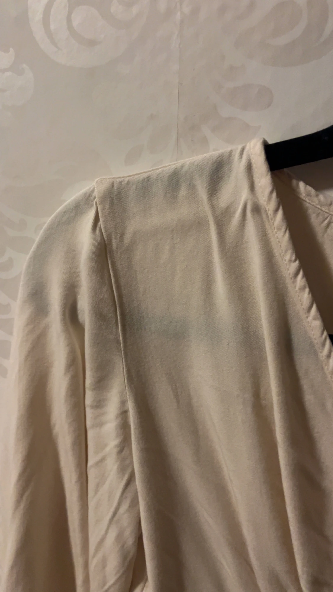 Beige blus med spets och volang - 4