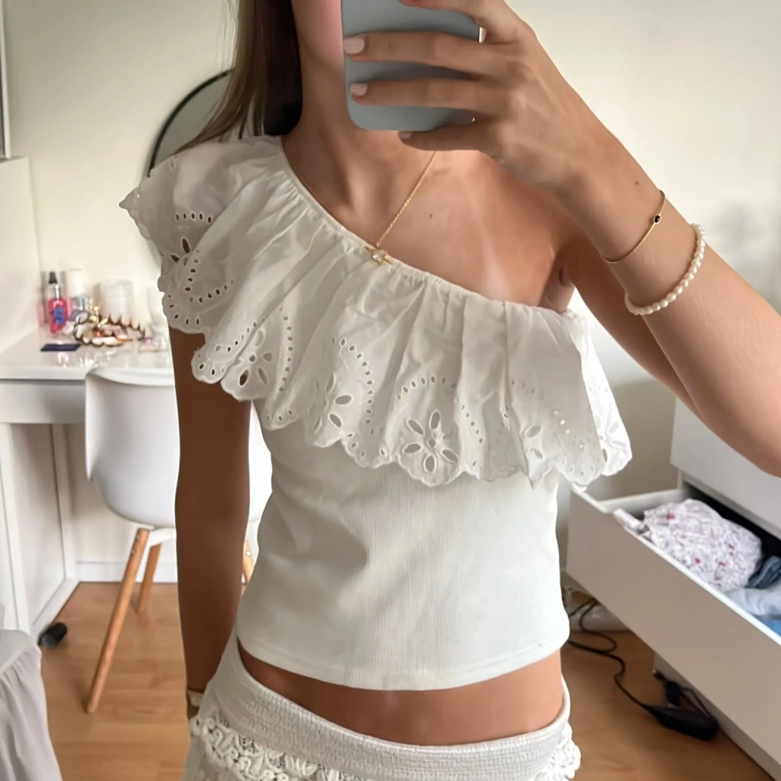 Vit oneshoulder topp - 91