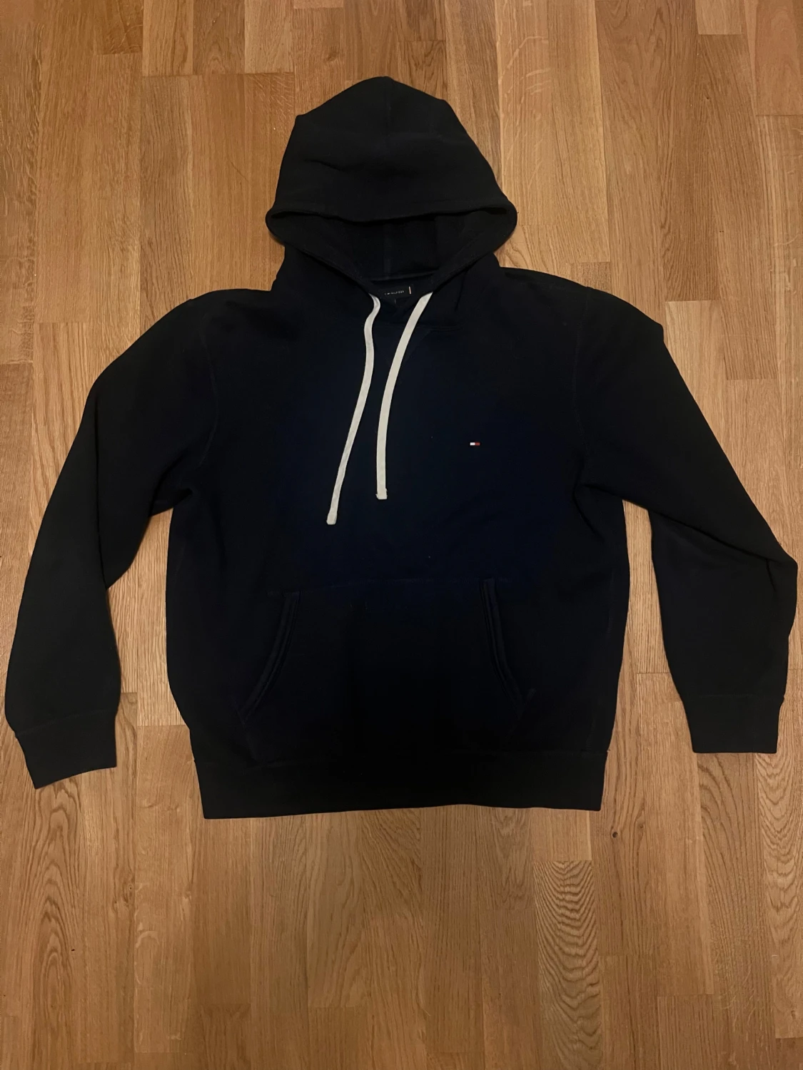 Svart hoodie Tommy Hilfiger M