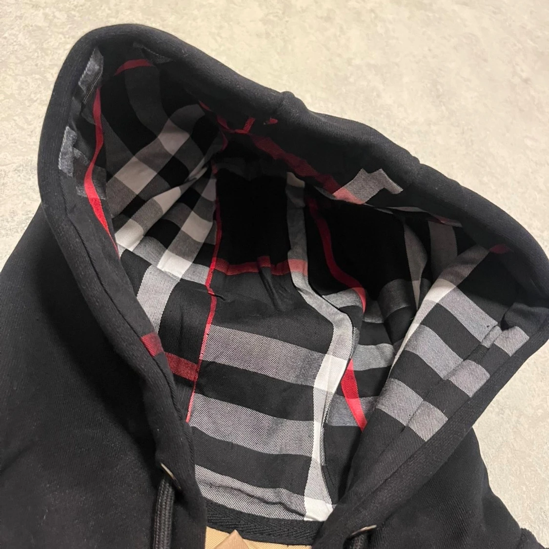Svart hoodie från Burberry med dragkedja - 2