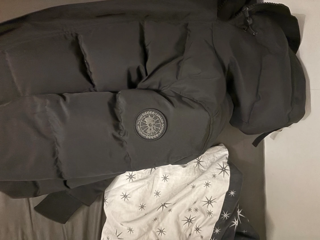 Svart pufferjacka från Canada Goose - 1