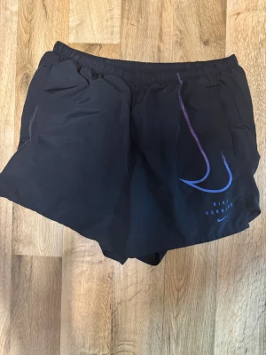 Nike löpnings shorts  - Nike löpnings shorts i storlek L